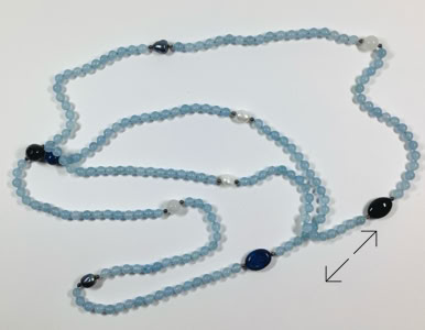 lange ketting (150 cm), Danarts, 6mm aquamarijn kralen, 2 witte barok parels, 2 lapiz lazuli,witte 2 tahiti parels en 2 onyx