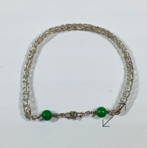 zilveren armband gemaakt dmv Viking knitting met smaragd, Danarts