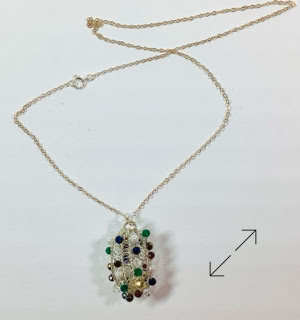 zilverdraad, Danarts, gehaakt in ISK techniek,(shell)parels, spinel, granaat, hematiet, agaat en (lab created)smaragd