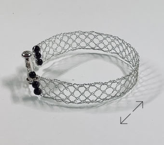 armband, bracelet, kant, lace, zilverdraad, silver wire, Daniëlle Broekhuizen-Mazzola, zwarte spinel